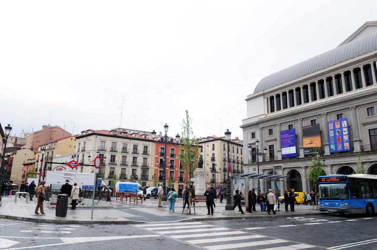 Apartamentos Mlr Sol-Teatro Real Madrid Exterior photo